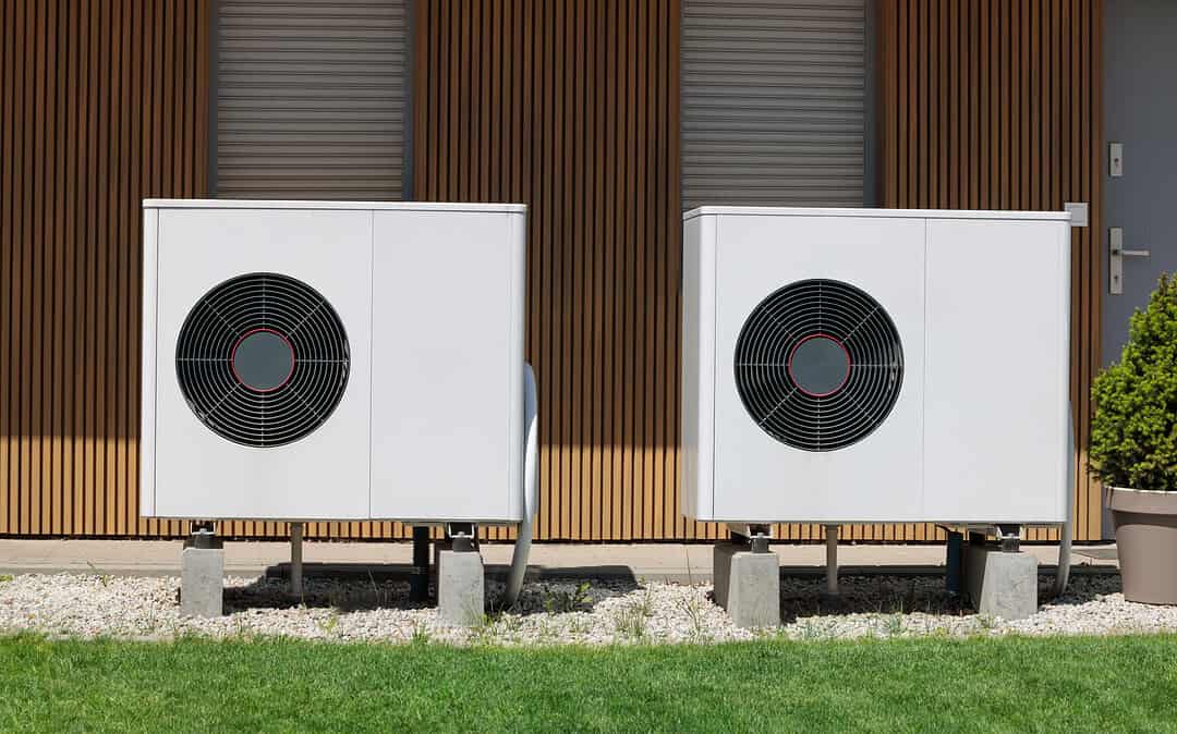 The Ultimate Year-Round Pool Heating Guide (2026) – How to Keep Your Pool Warm Efficiently